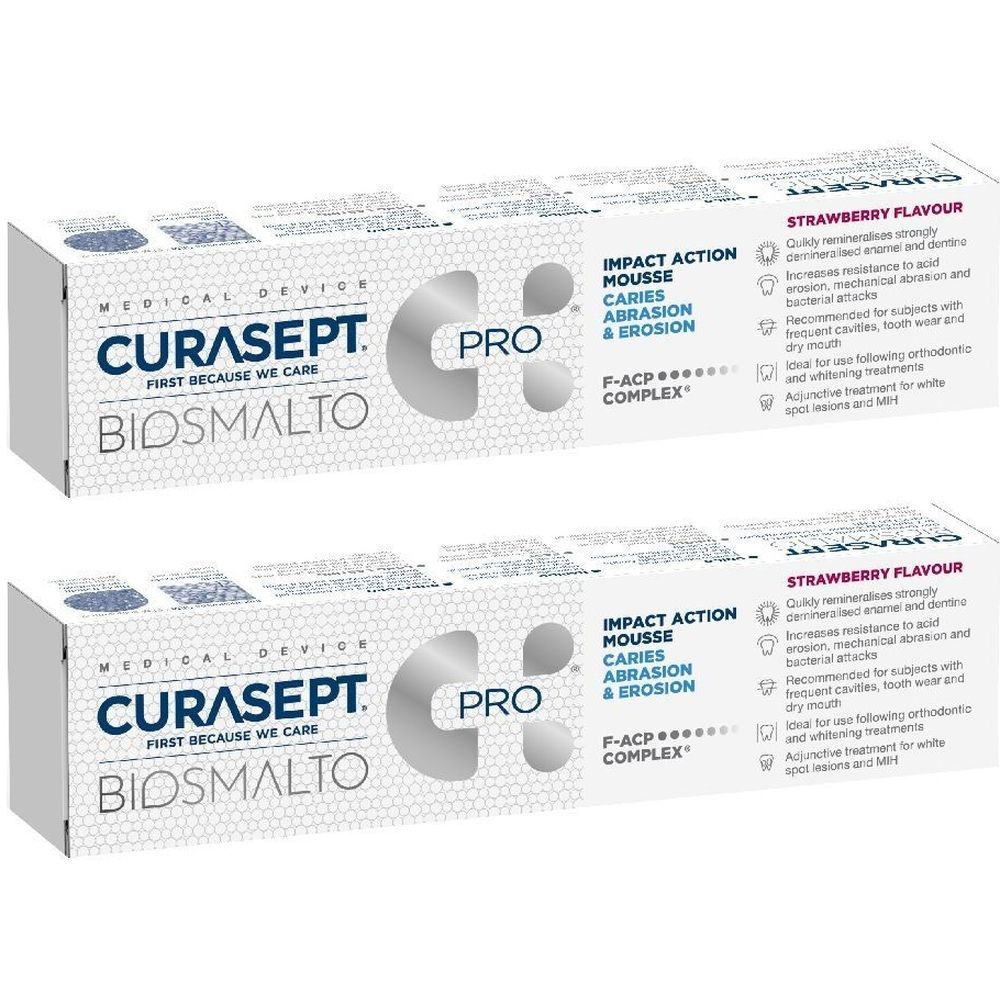 Due confezioni di mousse per la cura dei denti. Scritta: CURASEPT BIOSMALTO, PRO, gusto fragola. Dispositivo medico.