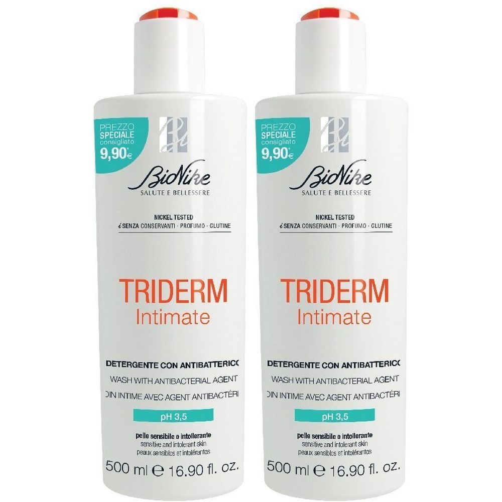 Due flaconi bianchi con tappo rosso. Scritta: Triderm Intimate, pH 3,5. Contiene agente antibatterico.