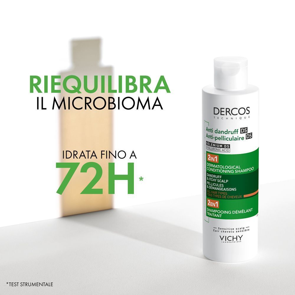 Un flacone di shampoo Vichy Dercos. Testo: « Riequilibra il Microbioma ». « Idrata fino a 72H ».