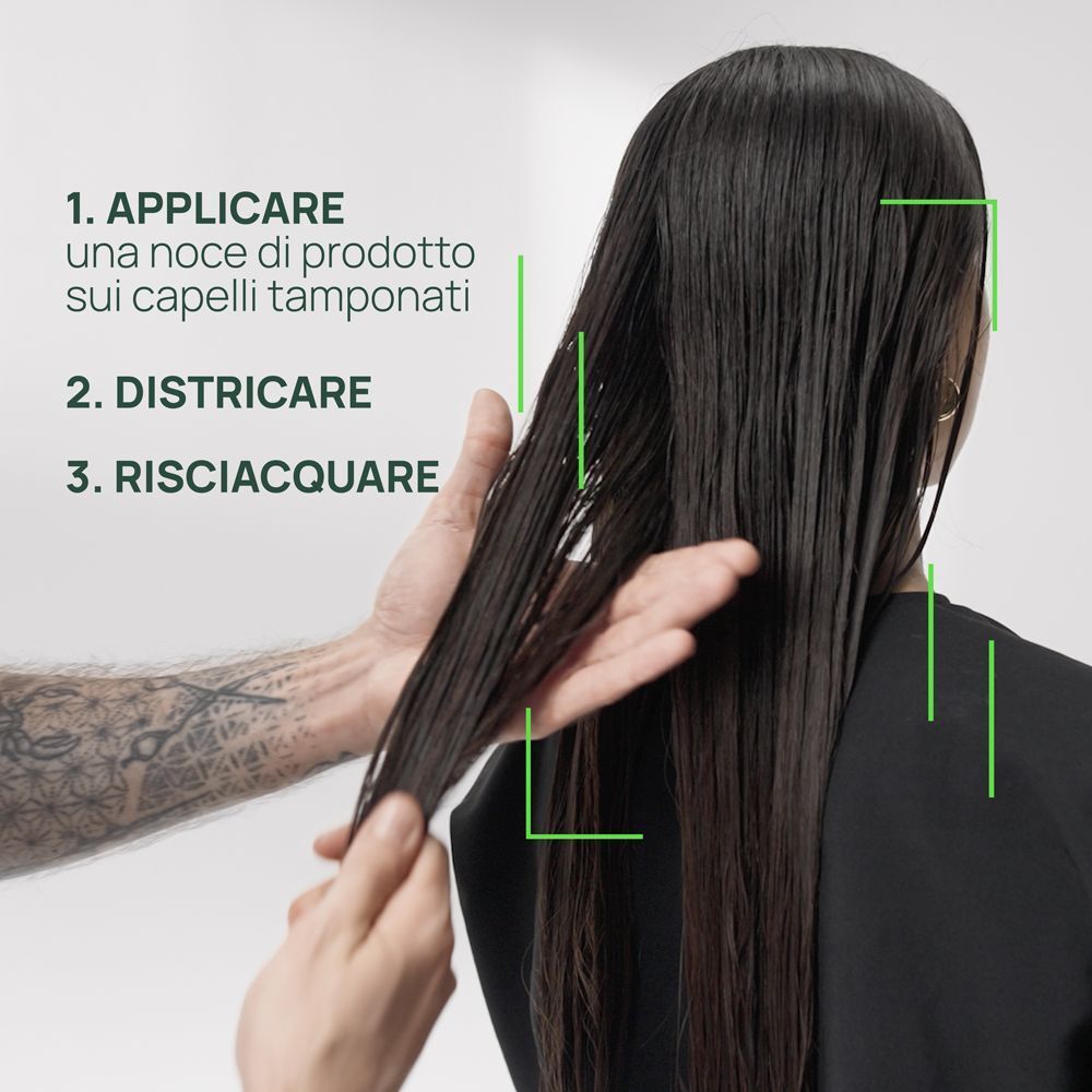 Mani applicano il prodotto su capelli bagnati. Testo: Applicare, districare, risciacquare.