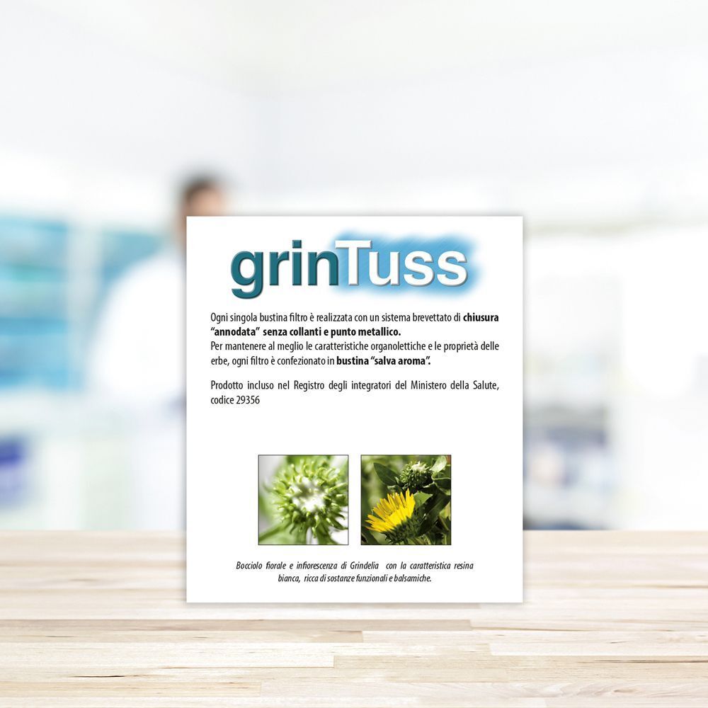 Confezione con design verde e bianco. Scritta: grinTuss, Tisana in bustina filtro. Logo Aboca. Fiore giallo. 20 bustine. 100% naturale.