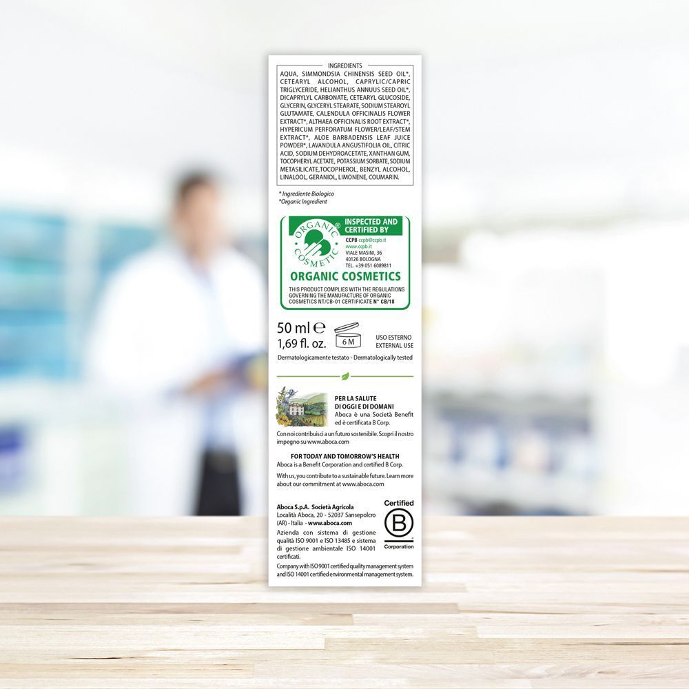 Retro della confezione. Testo con ingredienti, certificazioni e logo. Volume: 50 ml. Simbolo di durata.