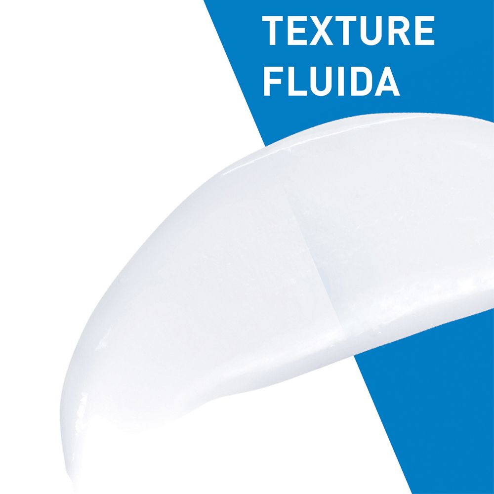 Texture fluida della crema idratante CeraVe.
