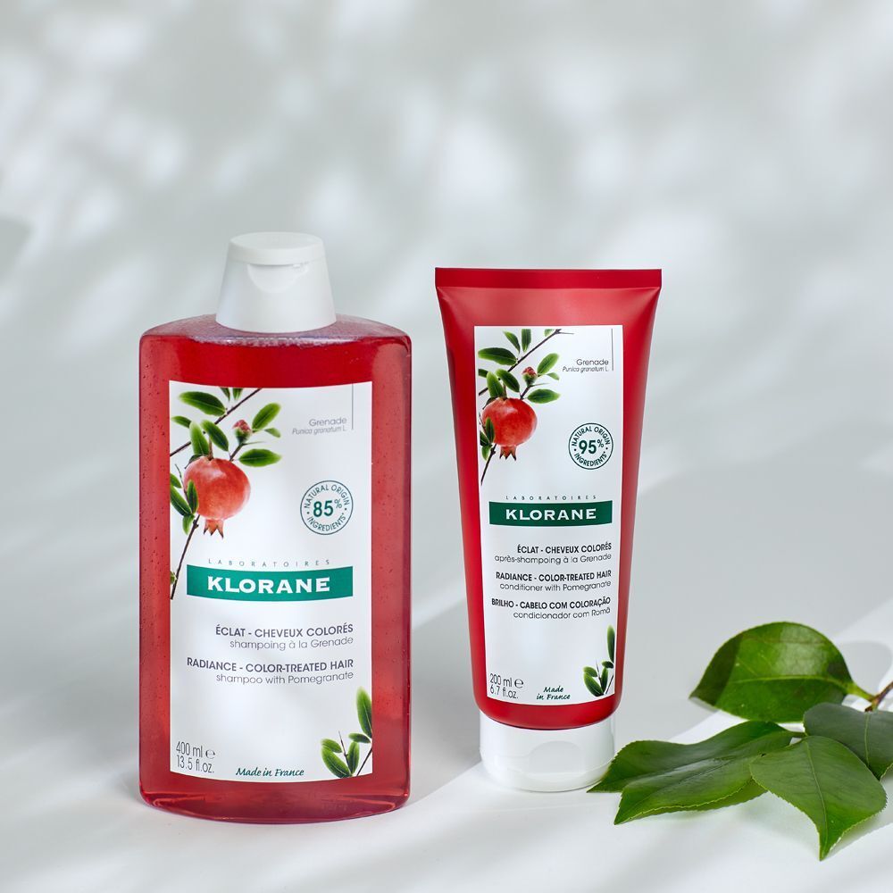 Flacone di shampoo e tubo di balsamo Klorane al melograno.
