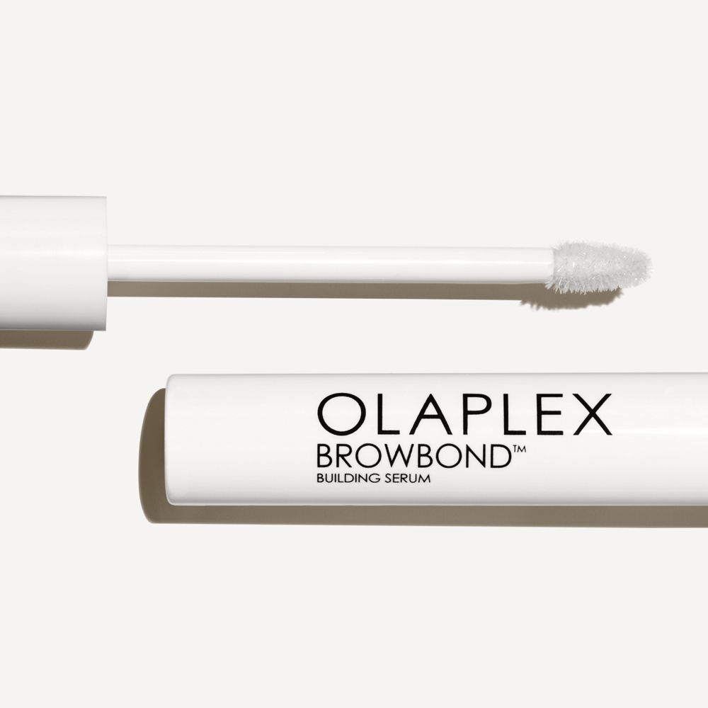 Primo piano dell'applicatore e del flacone di Olaplex Browbond Building Serum.