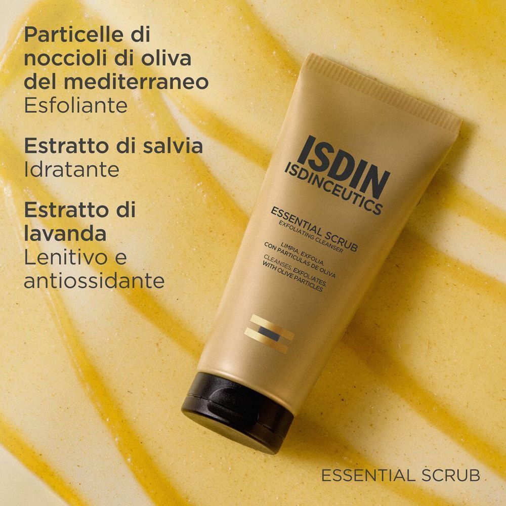 Tubo dorato ISDIN Isdinceutics Essential Scrub su sfondo giallo esfoliante. Testo in italiano.