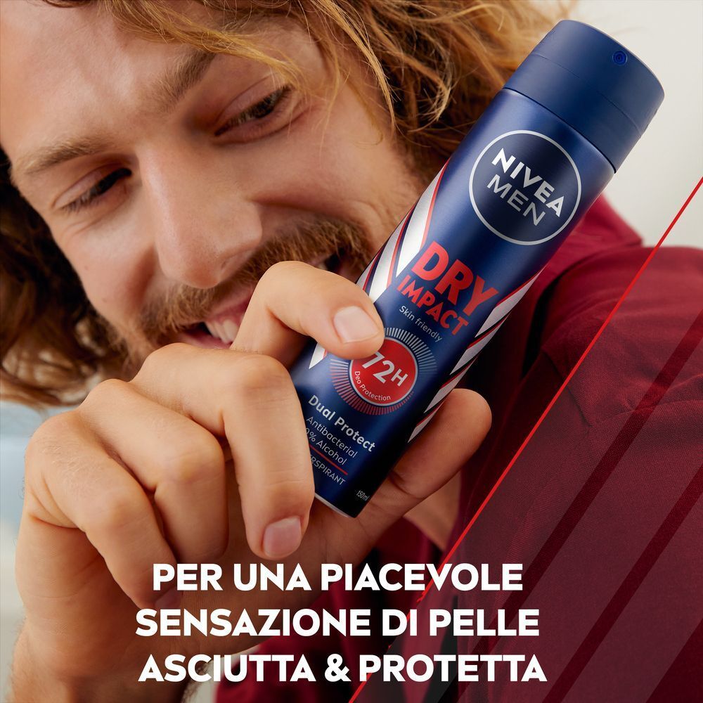 Un uomo tiene in mano uno spray deodorante Nivea Men Dry Impact con protezione 72h.