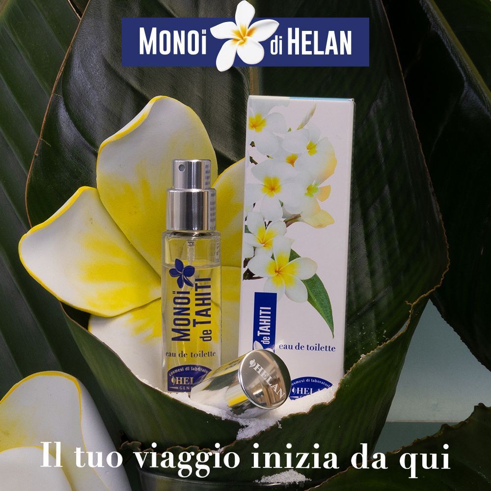 Un flacone di eau de toilette e la sua confezione in una composizione di foglie e fiori tropicali.