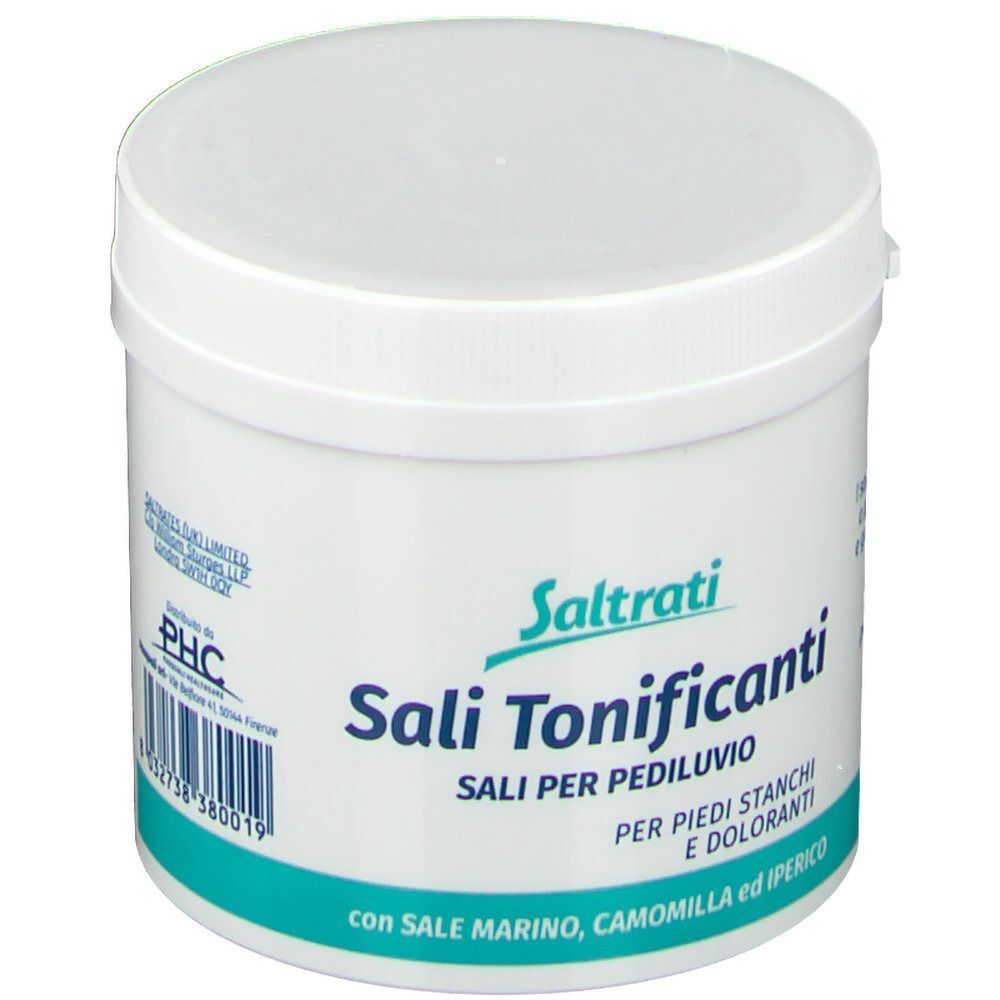 Un contenitore bianco di Saltrati Sali Tonificanti per pediluvio, con sale marino, camomilla ed iperico.