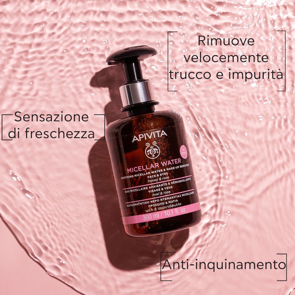 Acqua Micellare Apivita con dispenser a pompa su acqua frizzante.