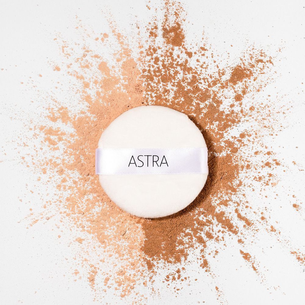 Un piumino ASTRA con texture di cipria chiara sparsa.