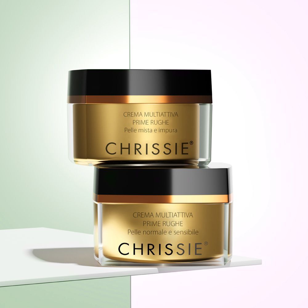 Due vasetti dorati con tappo nero e fascia arancione, impilati. Etichetta: Chrissie Crema Multiactiva.