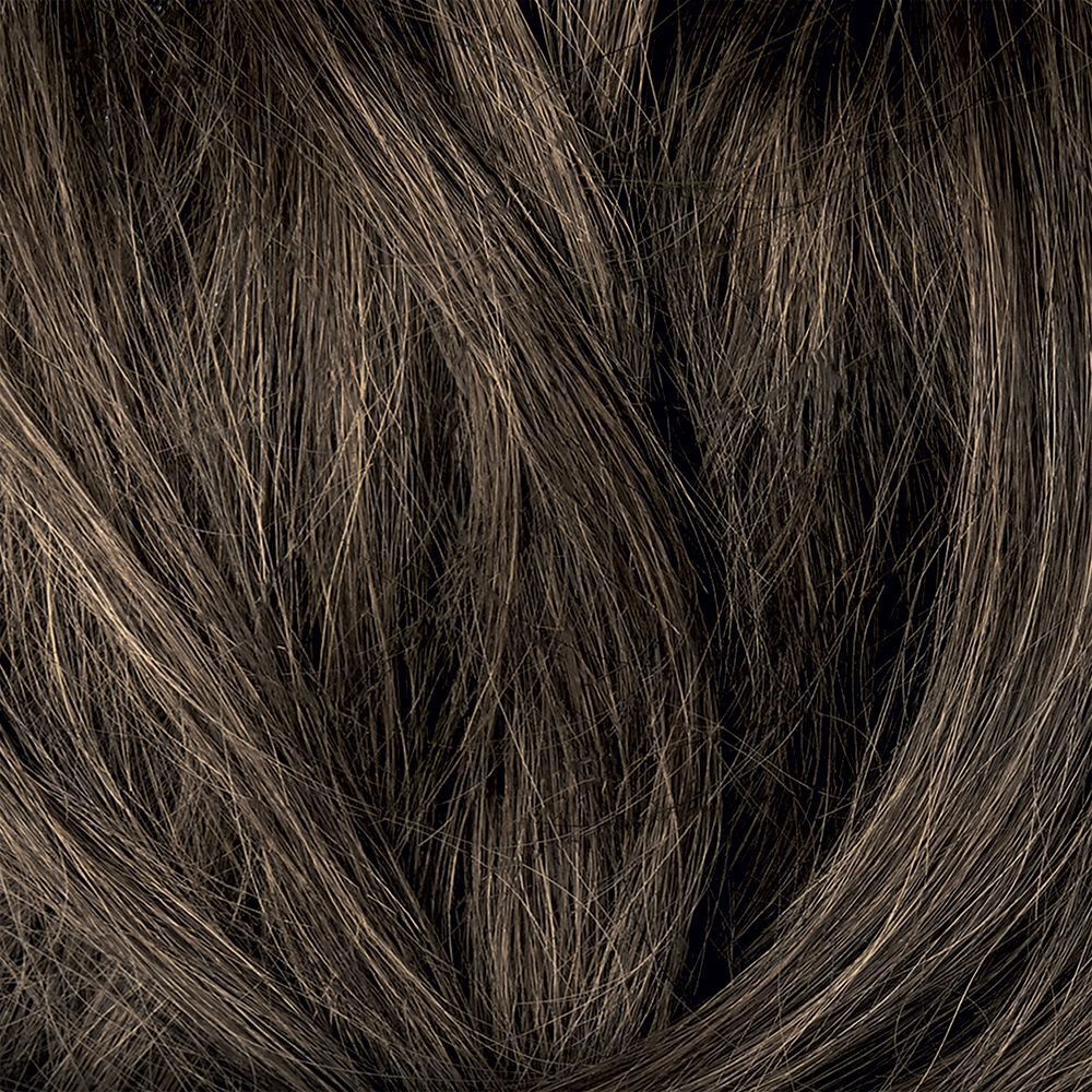 Primo piano di capelli castano scuro cenere.