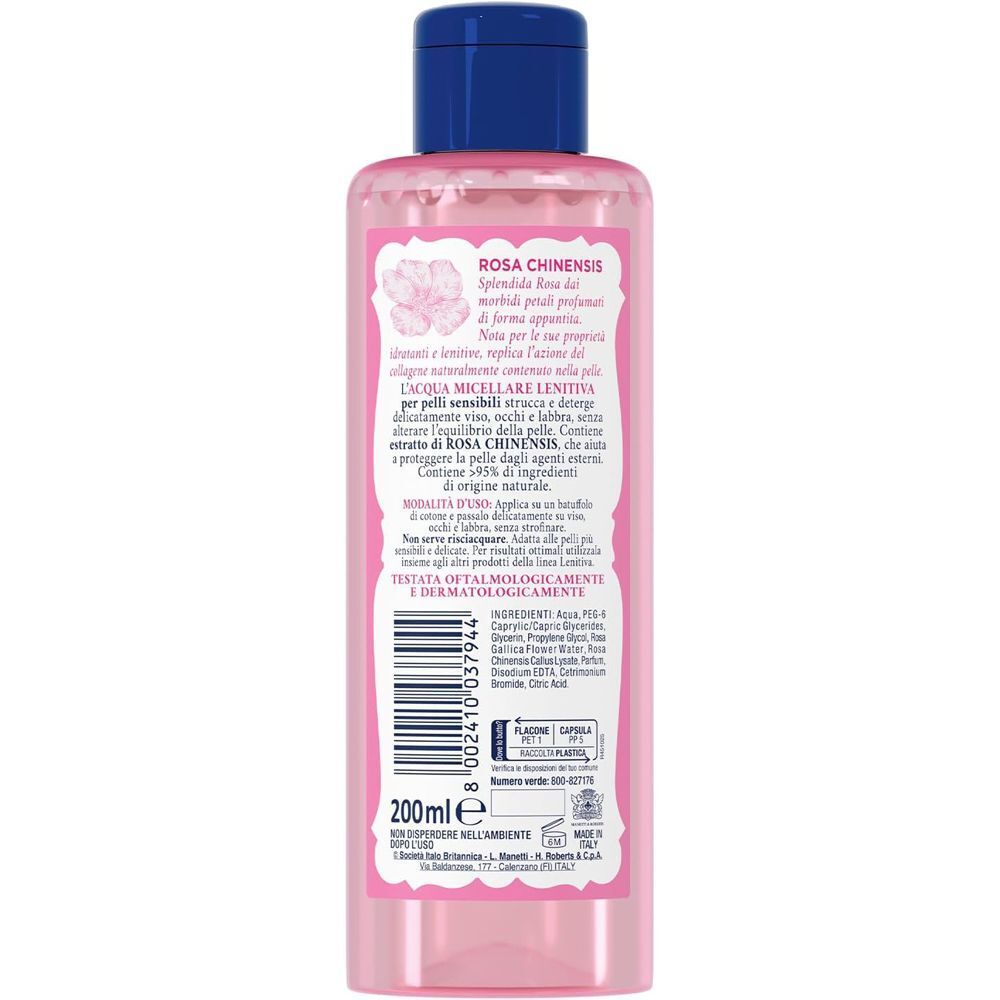 Retro di un flacone di Acqua micellare Acqua alle Rose con etichetta e codice a barre.