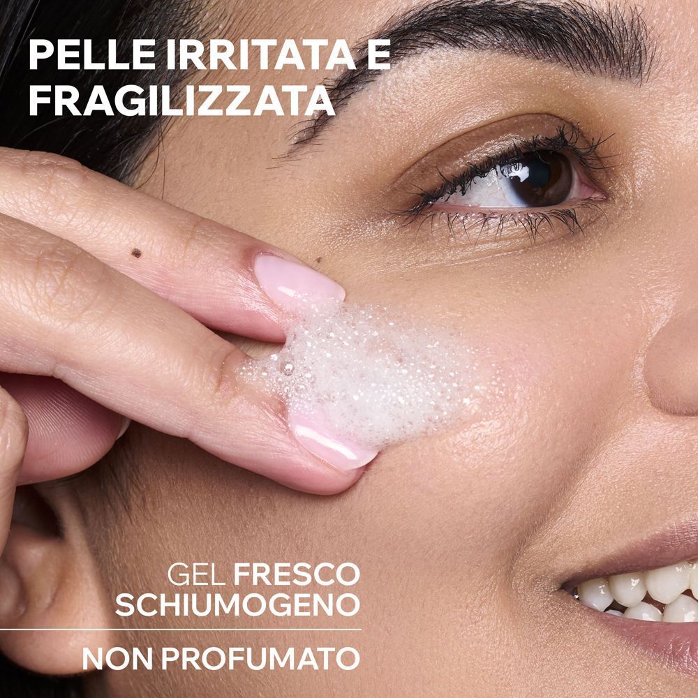 Gel schiumogeno senza profumo per detergere la pelle irritata.