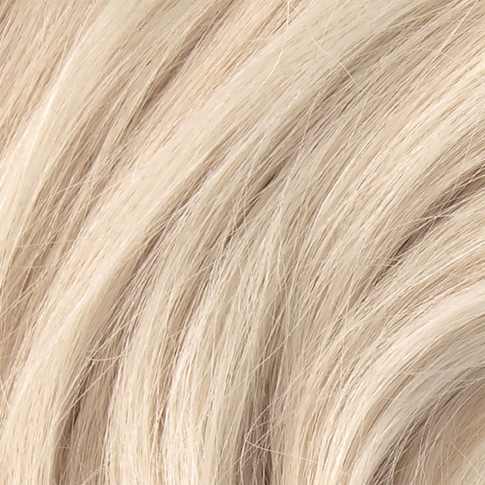 Primo piano di capelli biondi che mostrano il colore Herbatint 10N Biondo Platino.