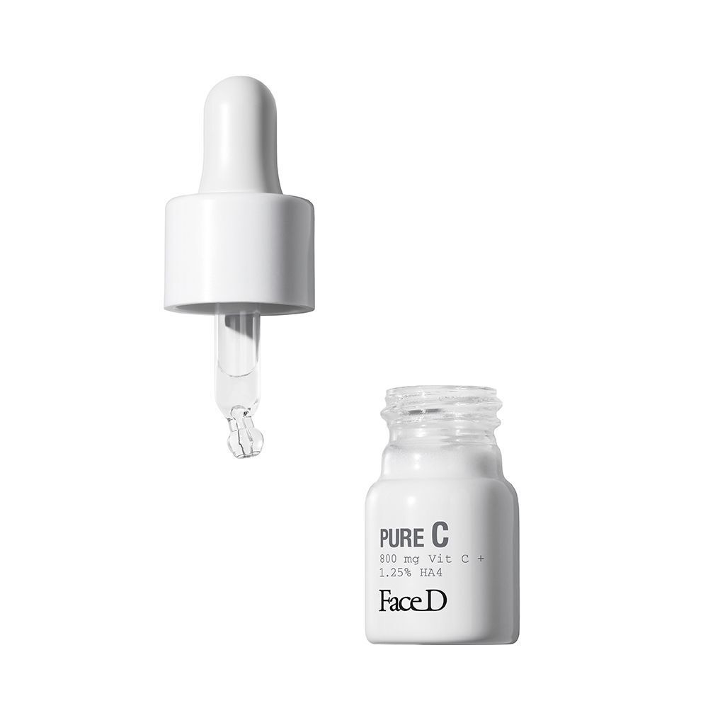 Un flacone FaceD Pure C aperto con contagocce e siero. Testo: 800 mg Vit C + 1.25% HA4.