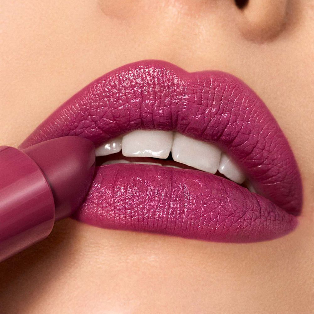 Labbra con rossetto ASTRA Make-Up Lip Creamynal applicato.