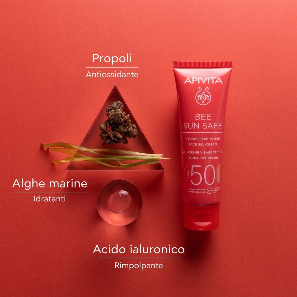 Tubo rosso crema-gel solare SPF 50 con propoli, alghe e acido ialuronico.
