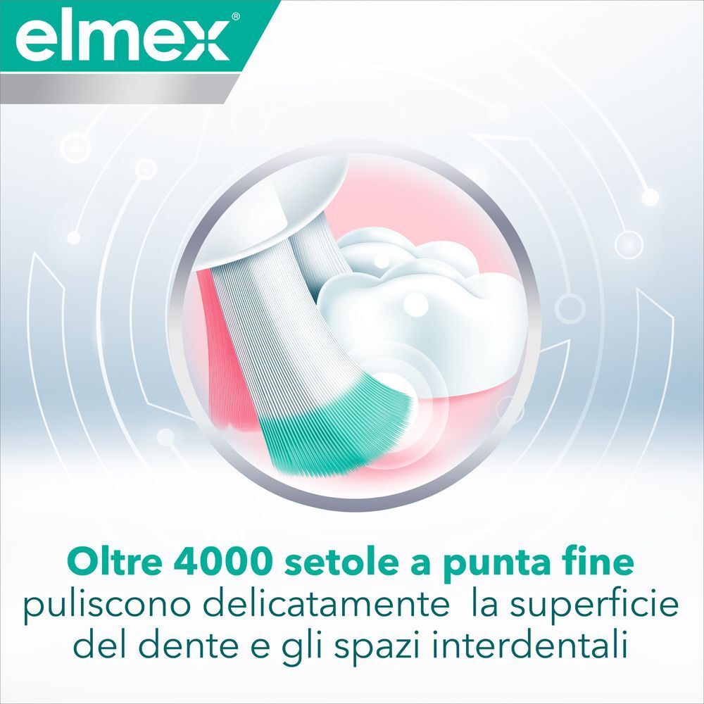 Primo piano delle setole Elmex Spazzolino Sensitive Expert Precision che puliscono denti e spazi interdentali.