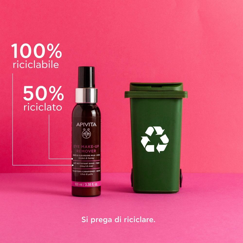 Flacone struccante occhi APIVITA con un bicchiere di vetro contenente miele su un blocco di vetro.