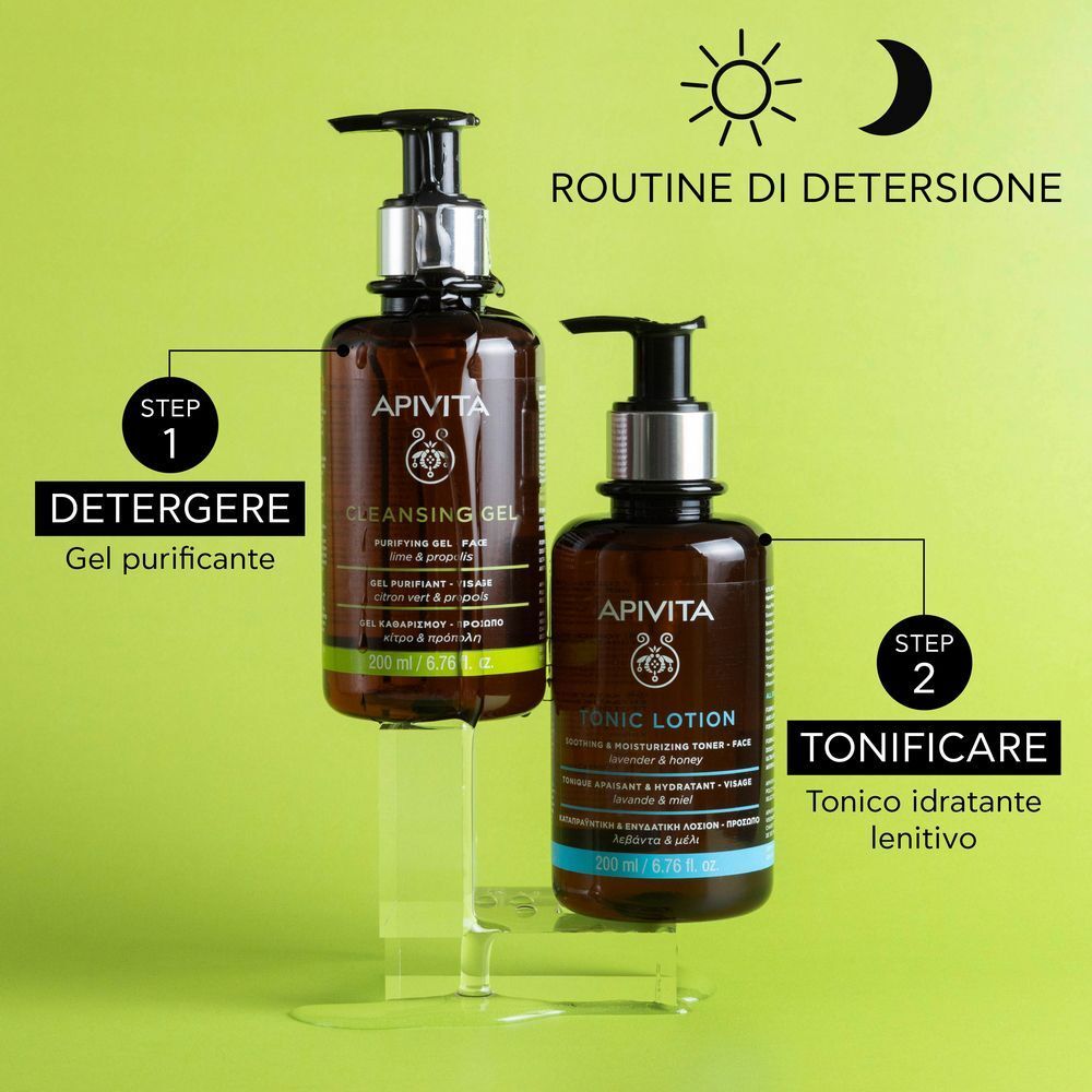Gel Purificante e Lozione Tonica APIVITA in flaconi, Step 1 e 2 della routine di detersione.