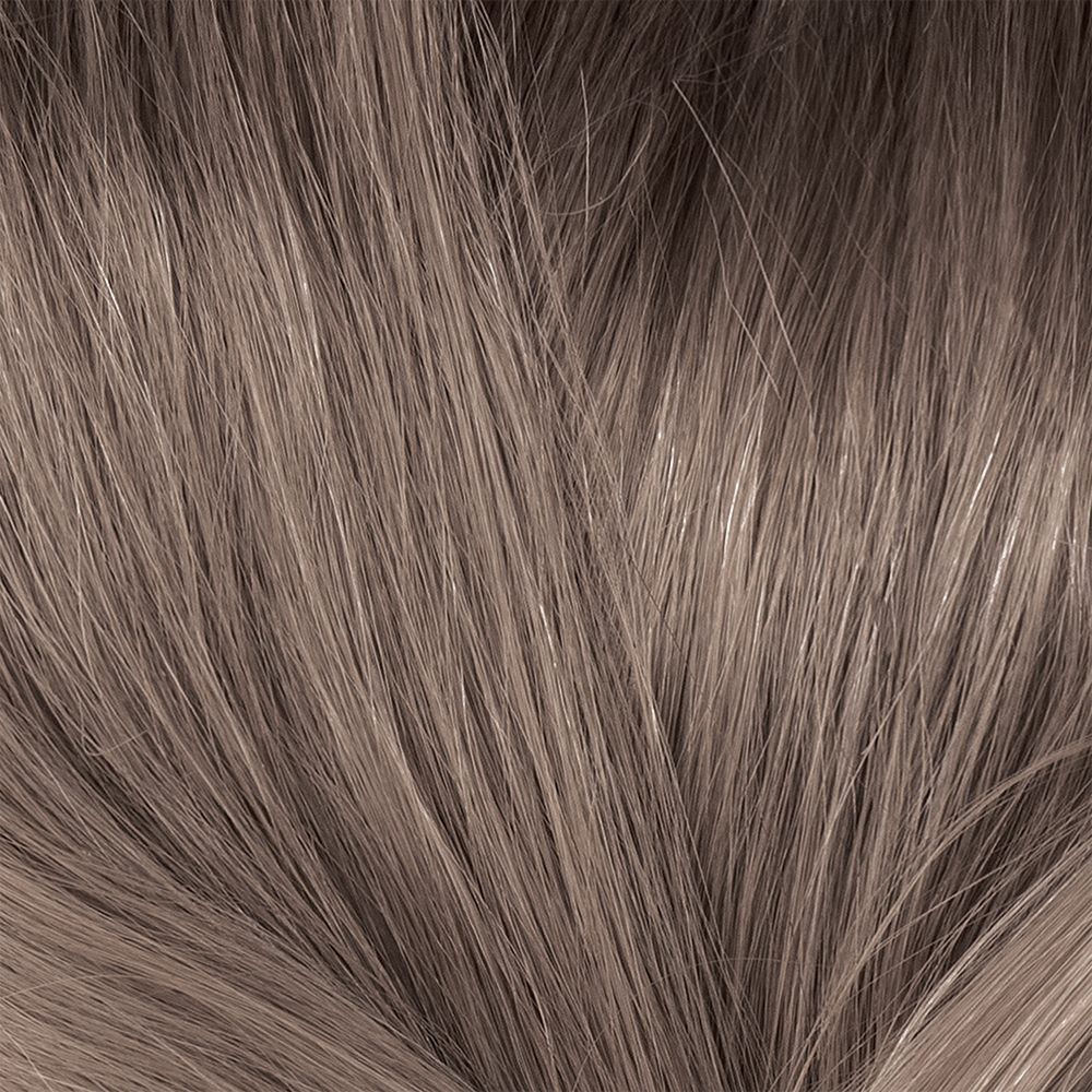 Primo piano di capelli lunghi, castano chiaro, con riflessi cenere.