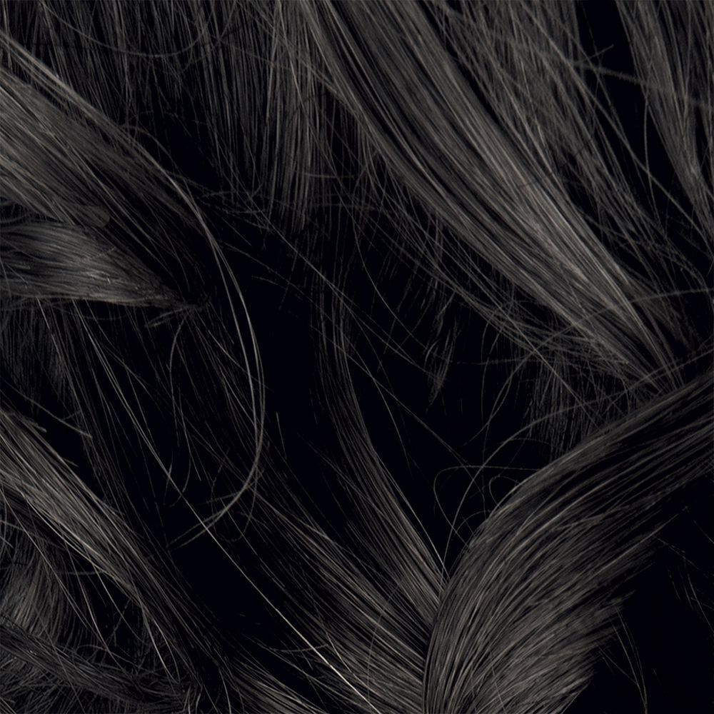 Primo piano di capelli scuri che mostrano il colore Herbatint 2N Bruno.