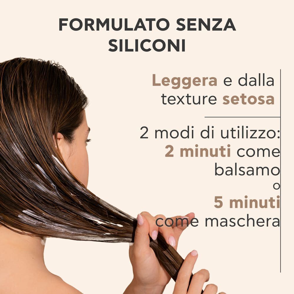 Donna applica la maschera Apivita Royal Jelly Elixir. Testo: Senza siliconi, texture setosa, 2 min balsamo, 5 min maschera.