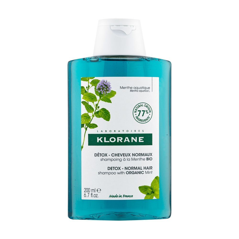 Flacone di shampoo Klorane con etichetta che mostra menta biologica e ingredienti naturali.