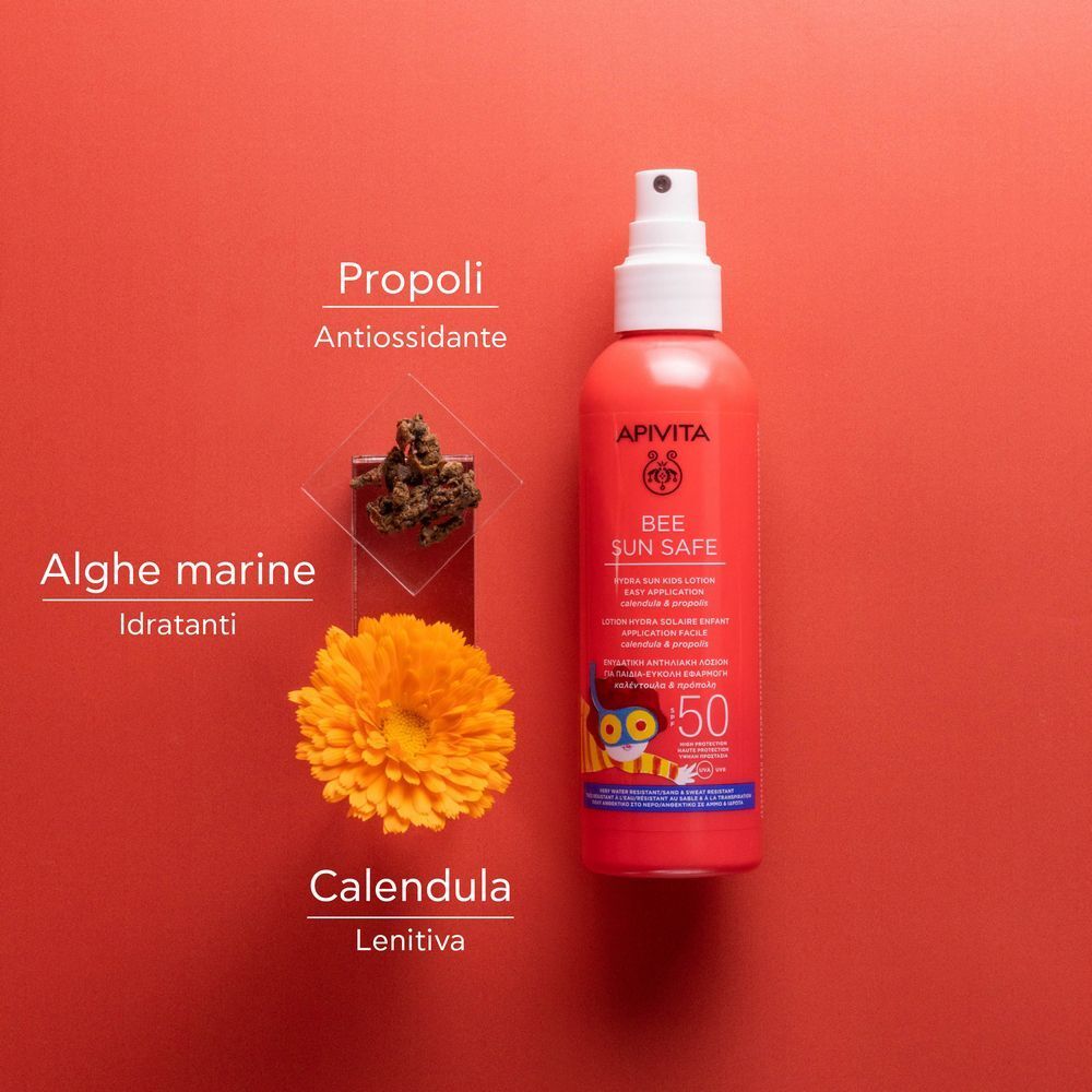 Flacone spray rosso protezione solare SPF 50 con propoli, alghe e calendula.