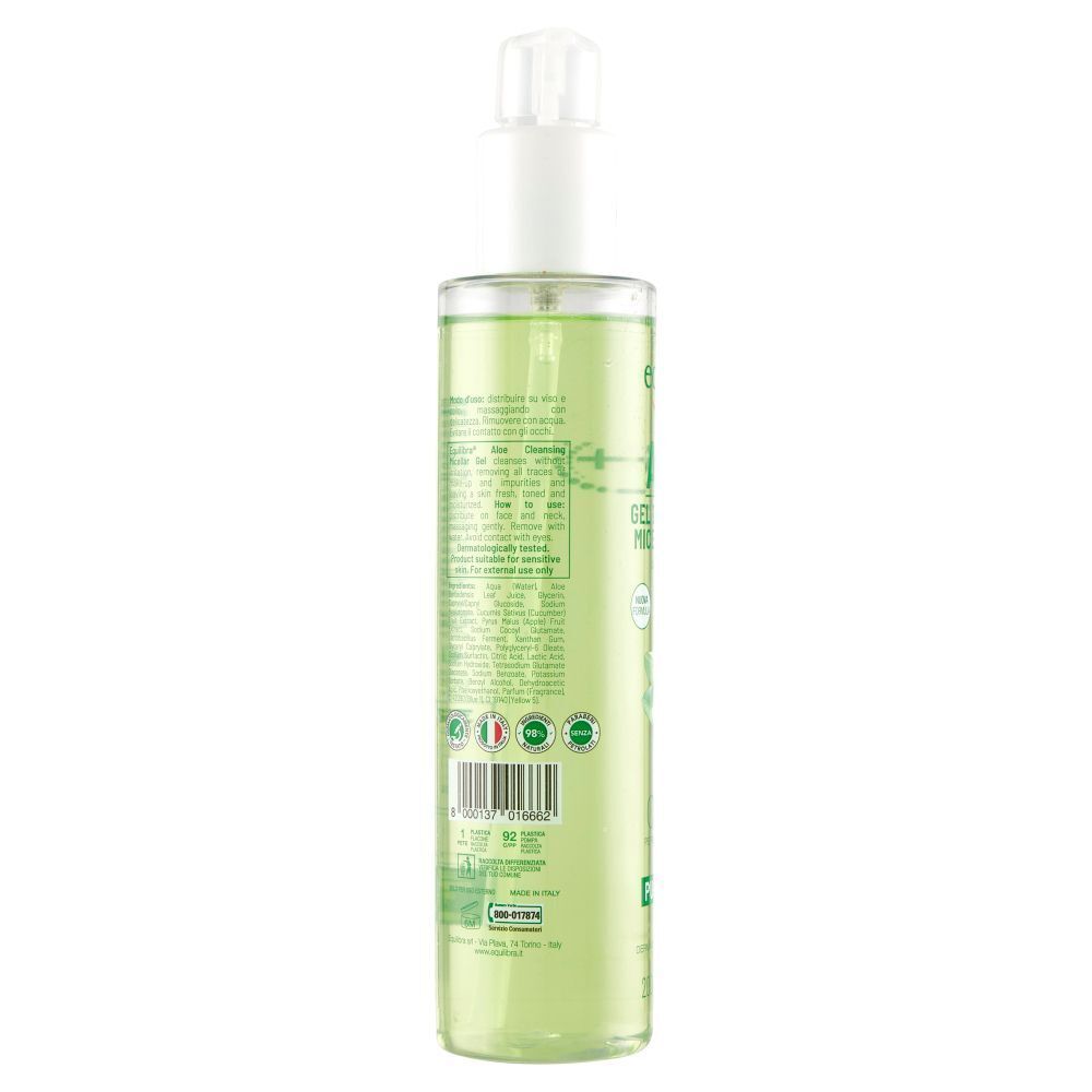 Retro di un flacone di Equilibra Aloe Gel Detergente Viso con etichetta e codice a barre.