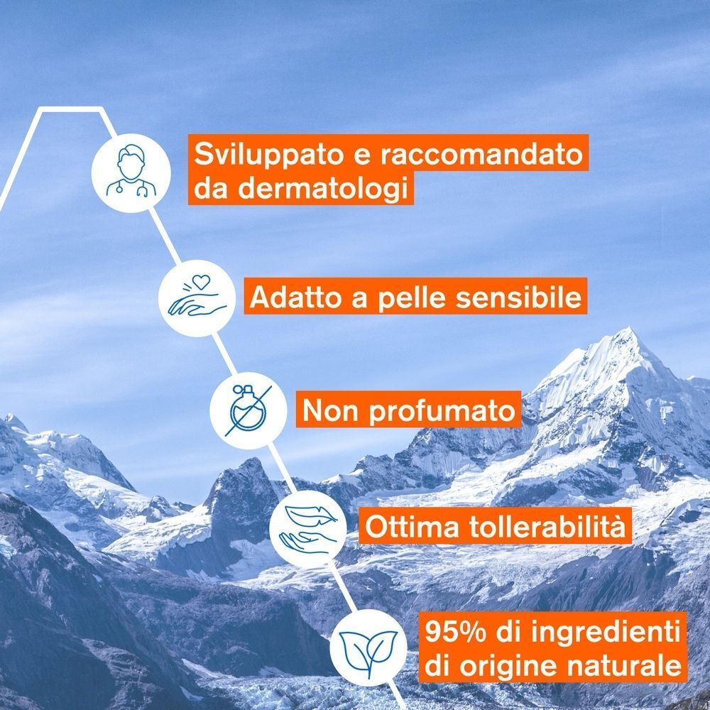 Paesaggio montano con icone e testo: Sviluppato da dermatologi, Adatto a pelli sensibili, Non profumato, Ottima tollerabilità, 95% ingredienti naturali.