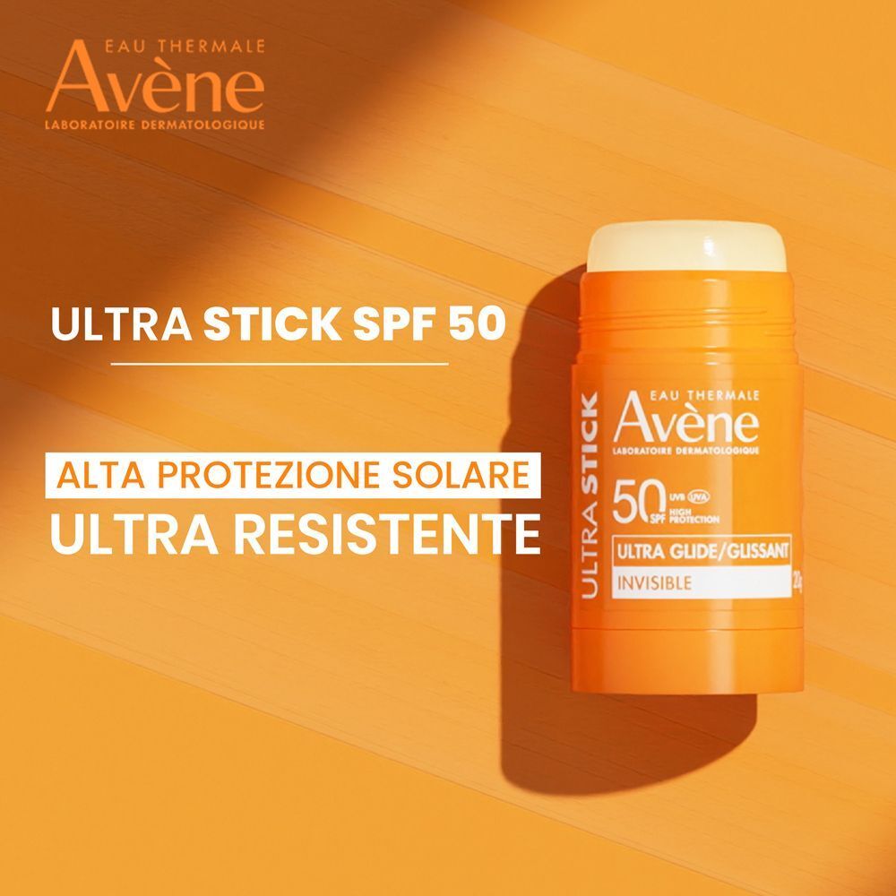 Stick solare Avène Ultra Stick SPF 50 su sfondo arancione, testo: Alta protezione, ultra-resistente.