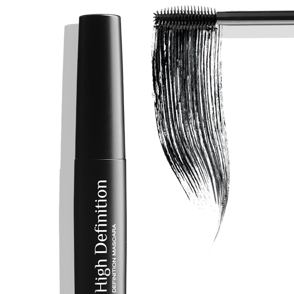 Tubetto di mascara nero e una striscia di mascara applicata. Mascara KORFF High Definition.