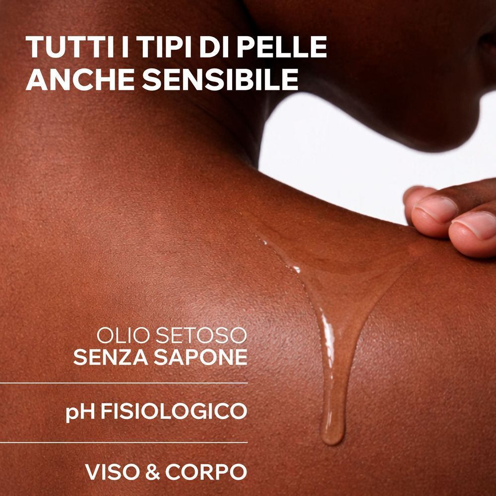 Area di pelle con texture di olio detergente applicata, per tutti i tipi di pelle.