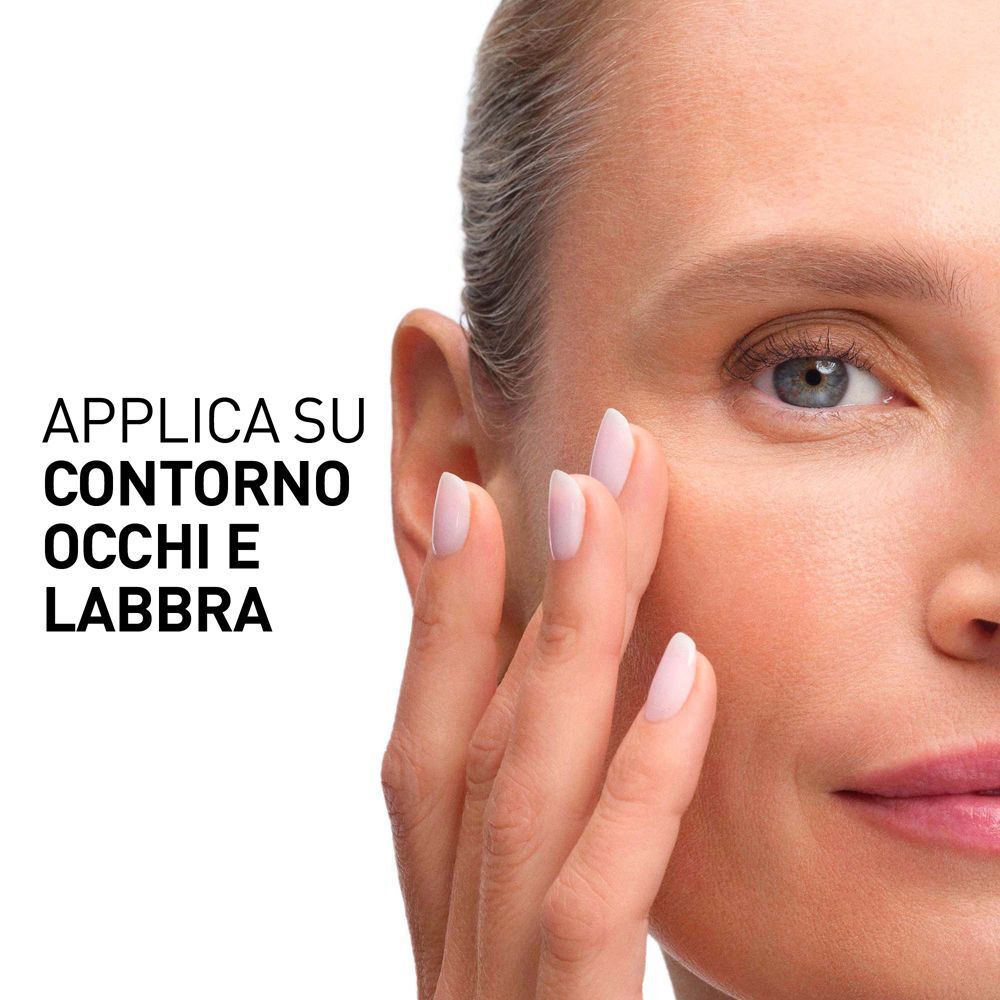 Applicazione sul contorno occhi e labbra.