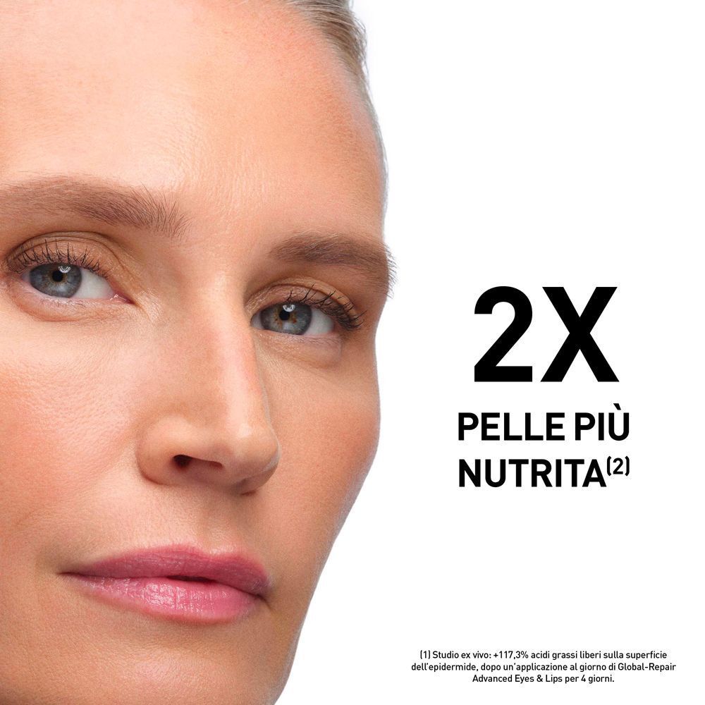 Primo piano di un volto con testo che indica pelle 2 volte più nutrita.