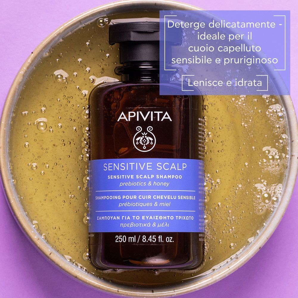 Shampoo APIVITA Cute Sensibile in una ciotola con liquido.