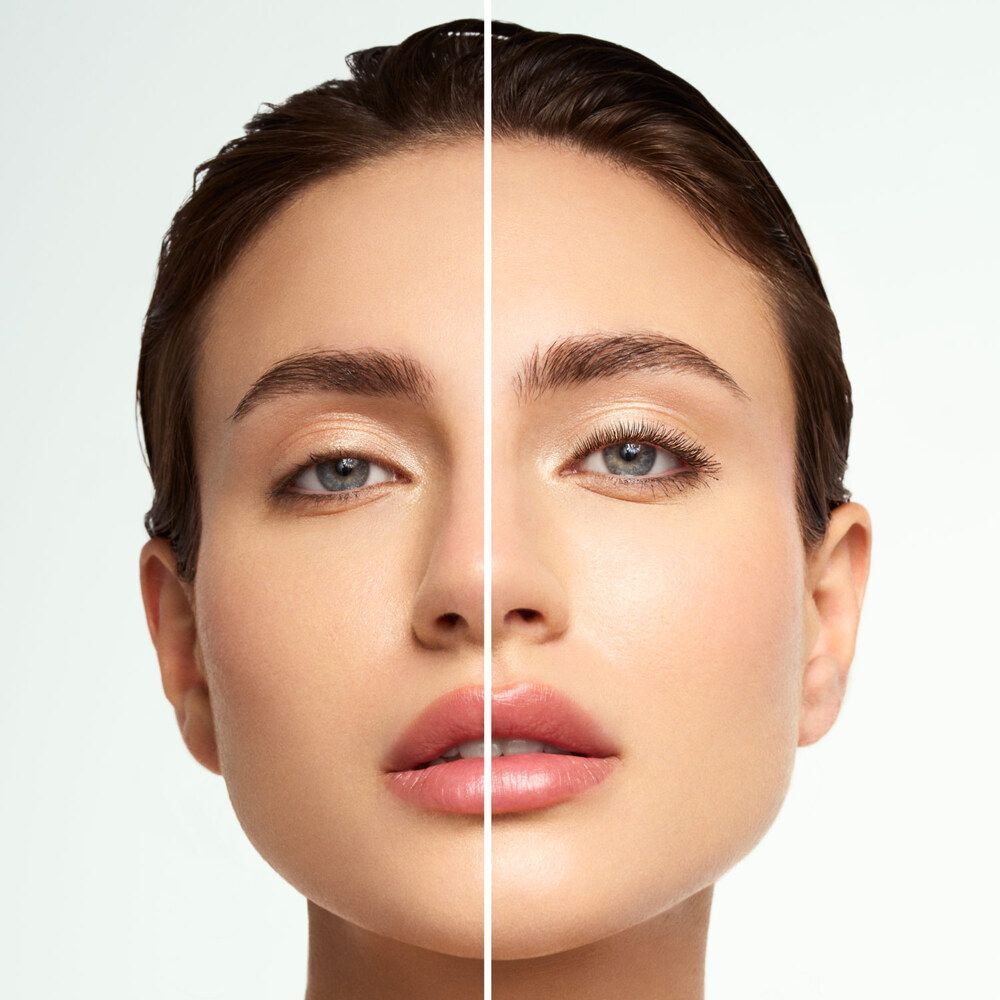 Confronto tra una donna prima e dopo l'applicazione del mascara, che evidenzia gli occhi.