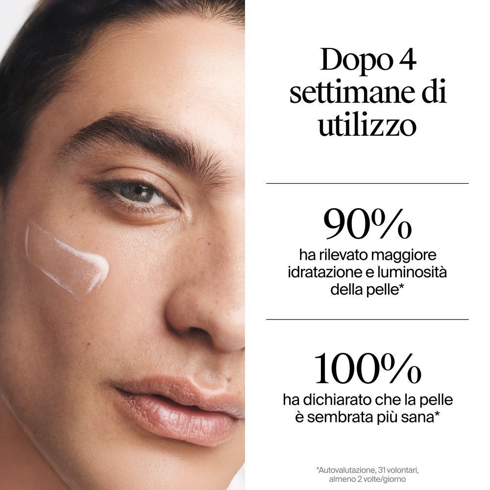 Uomo con crema sulla guancia. Testo: "Dopo 4 settimane di utilizzo".
