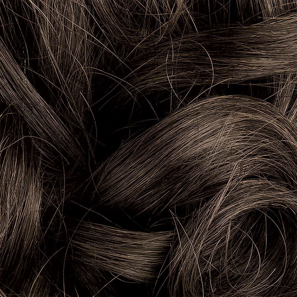 Primo piano di capelli castano scuro.