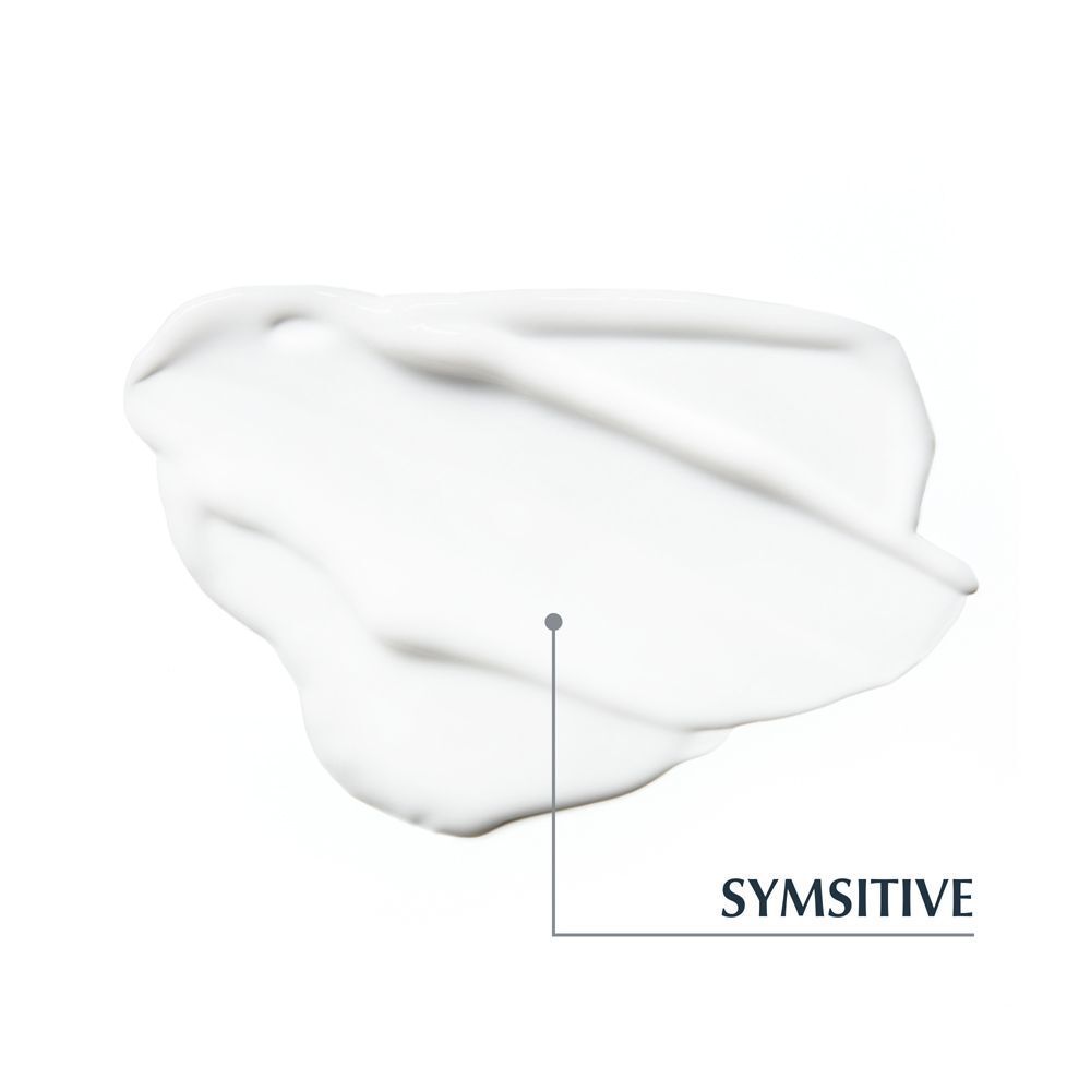 Texture crema bianca Eucerin UltraSENSITIVE con scritta 'SYMSITIVE'.