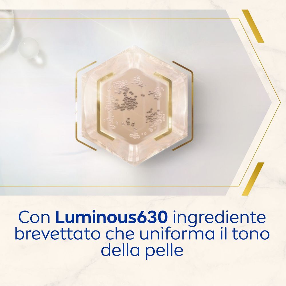 Ingrediente Luminous630 in un contenitore esagonale che uniforma il tono della pelle.