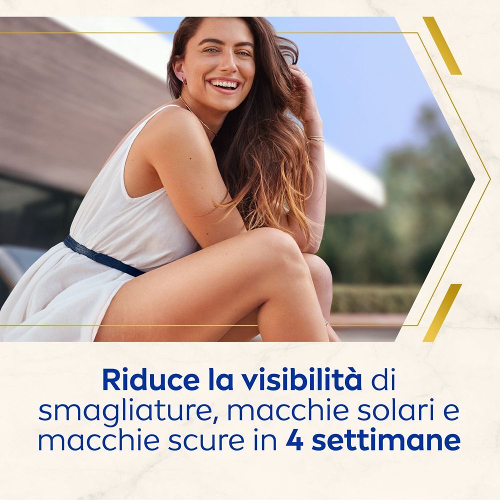 Donna sorridente con pelle liscia, che mostra l'efficacia della crema.