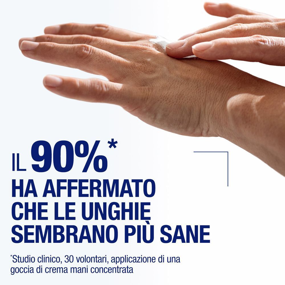 Applicazione della crema mani e unghie Neutrogena sulle mani.