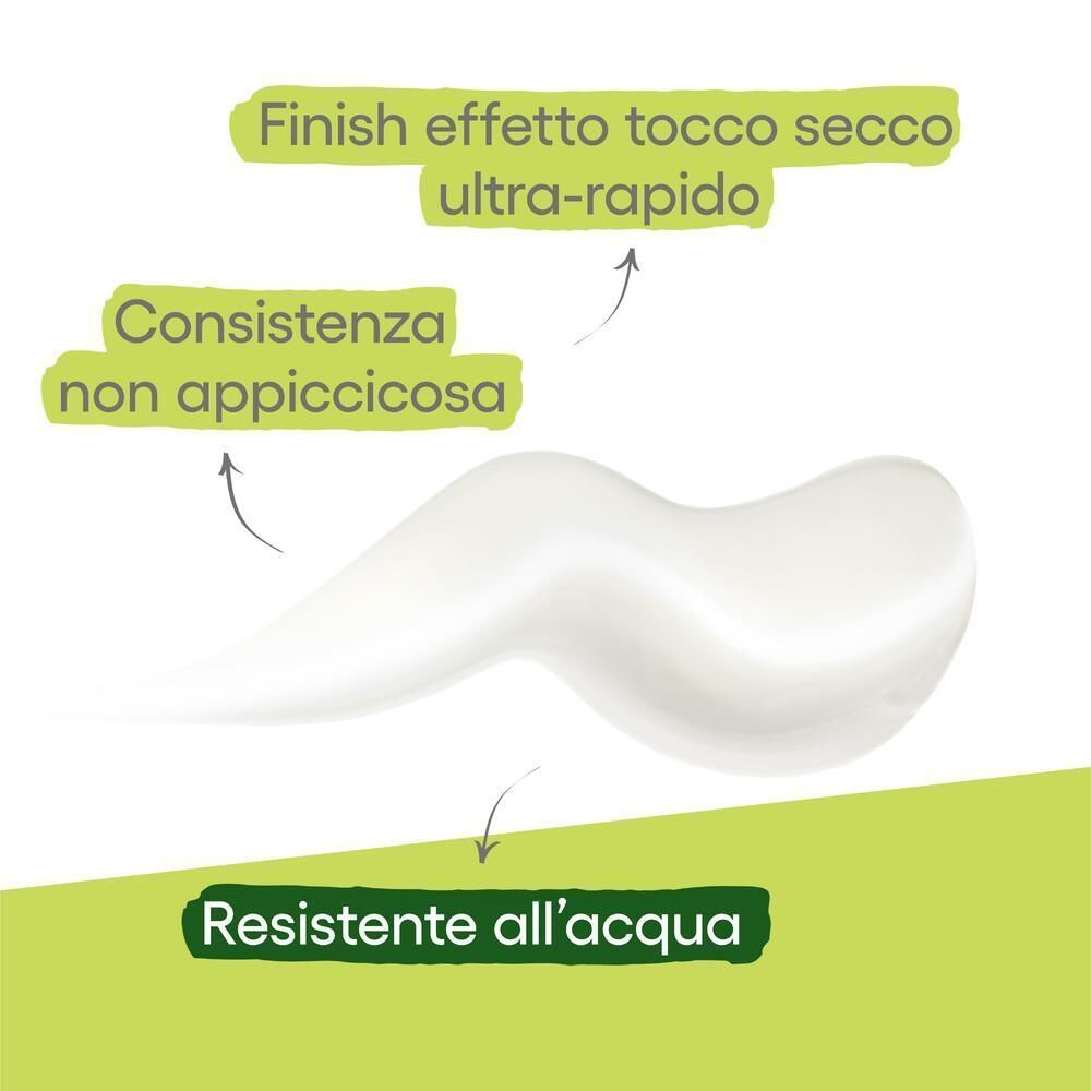 A-Derma Protect Fluido invisibile SPF 50+ con rappresentazione della texture: asciugatura rapida, non appiccicosa, resistente all'acqua.