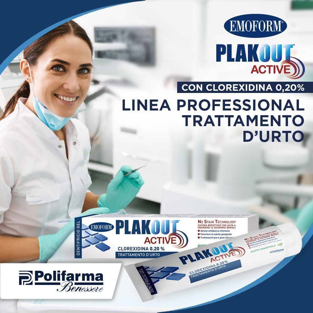 Dentista con dentifricio e collutorio Emoform Plak Out Active.