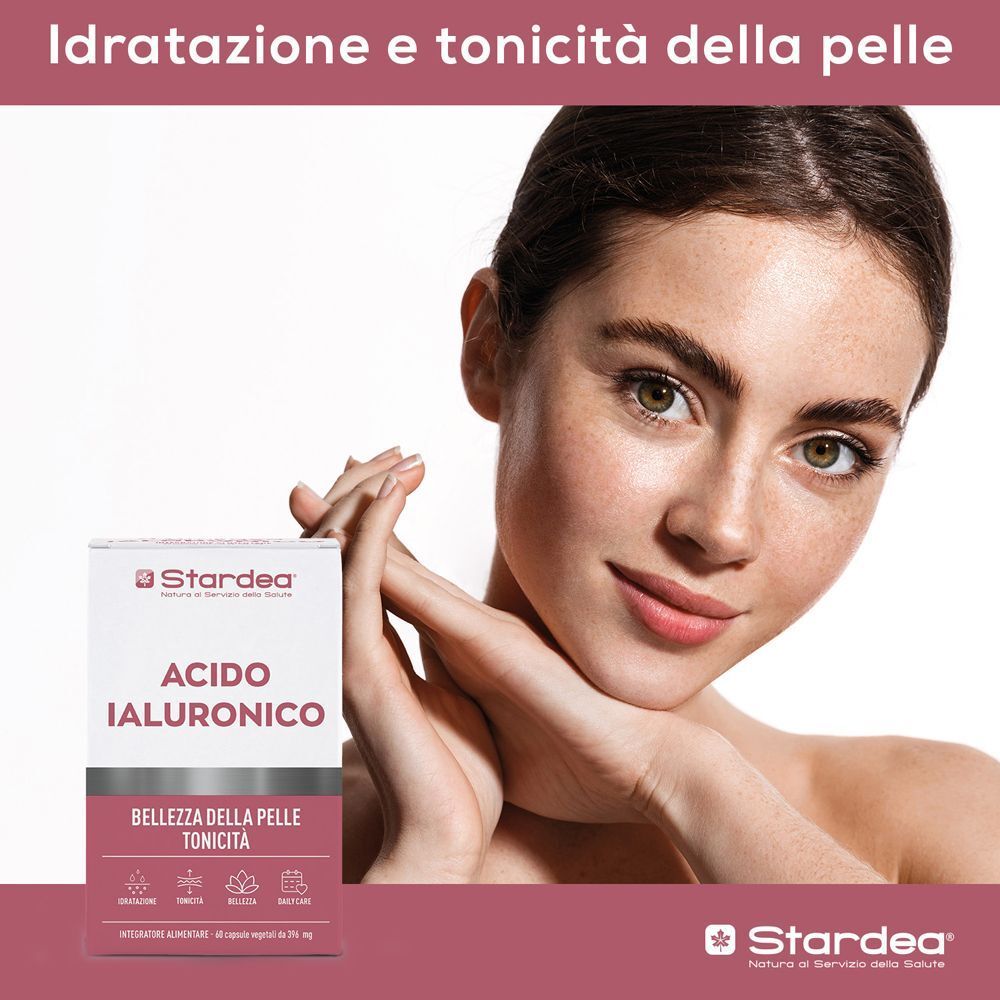 Confezione di acido ialuronico Stardea davanti al viso di una donna.