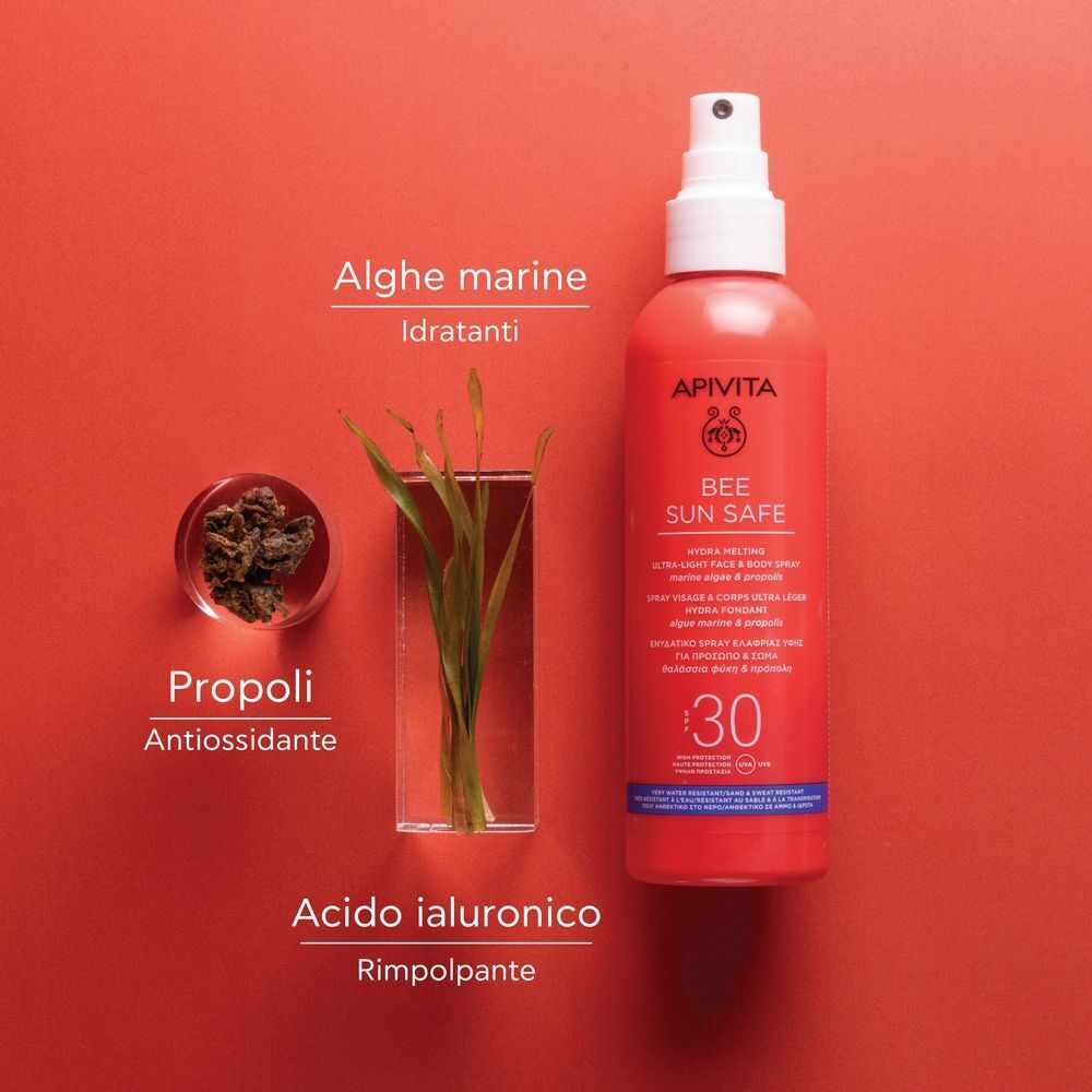 Flacone spray APIVITA Bee Sun Safe SPF 30 con alghe, propoli e acido ialuronico.